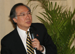 Professor Jack Cheng introduced the latest development of University at the tea recpetion in Beijing
